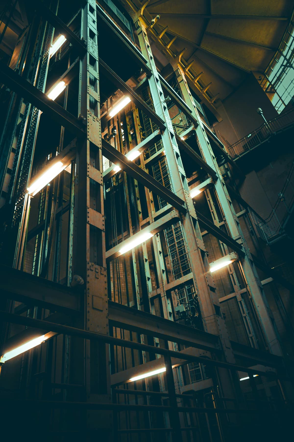 Elevator shaft engineering structure